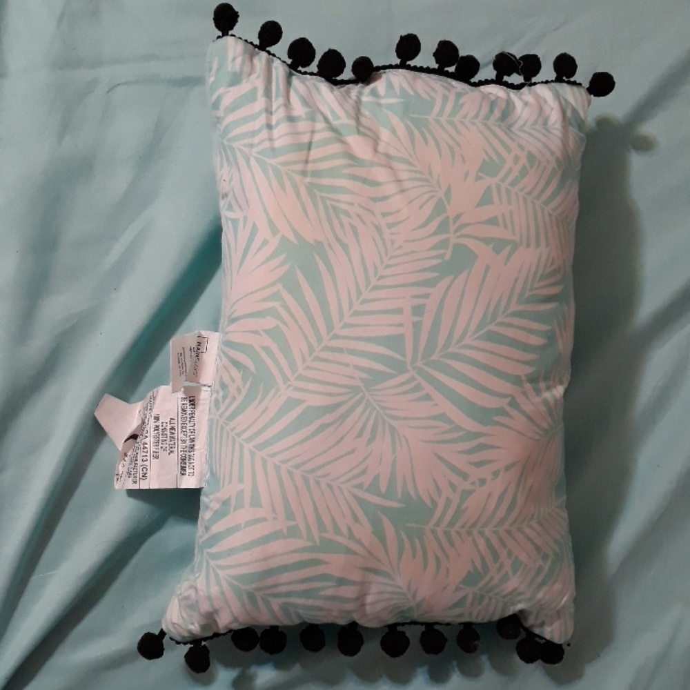 Cute leaf throw pillow!